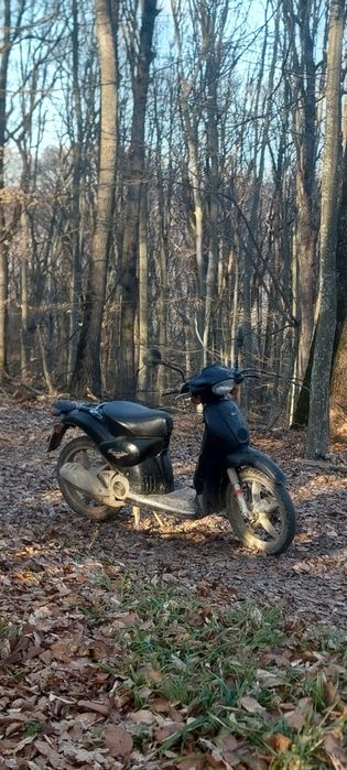 Vând aprilia scarabeo 49cc 2t fac și schimb