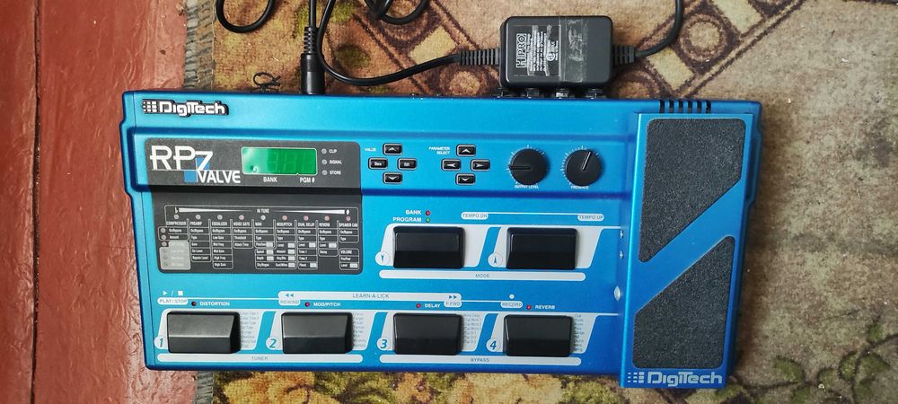Продам гитарный процессор Digitech RP7 Valve. Made in USA.