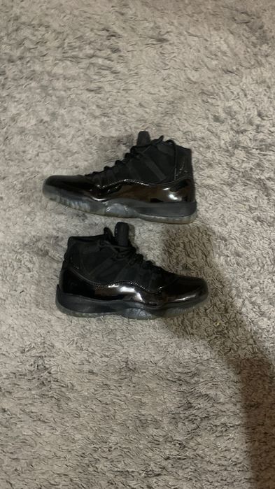 Jordan  11 black