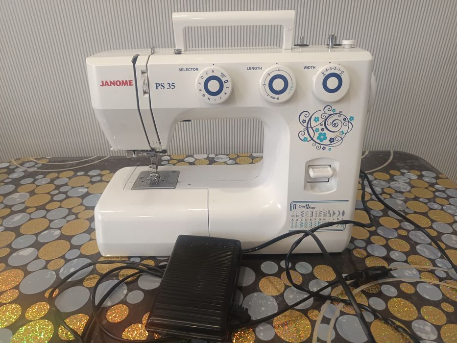 Продам швейную машинку Janome PS35