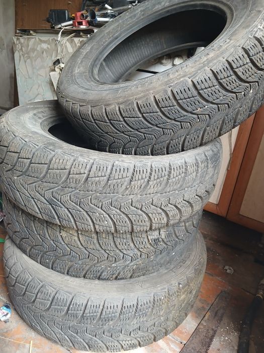 Резина зима 215/65R16