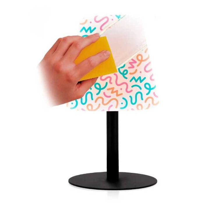 LED акумулаторна настолна лампа Mimi с тебеширени маркери за рисуване