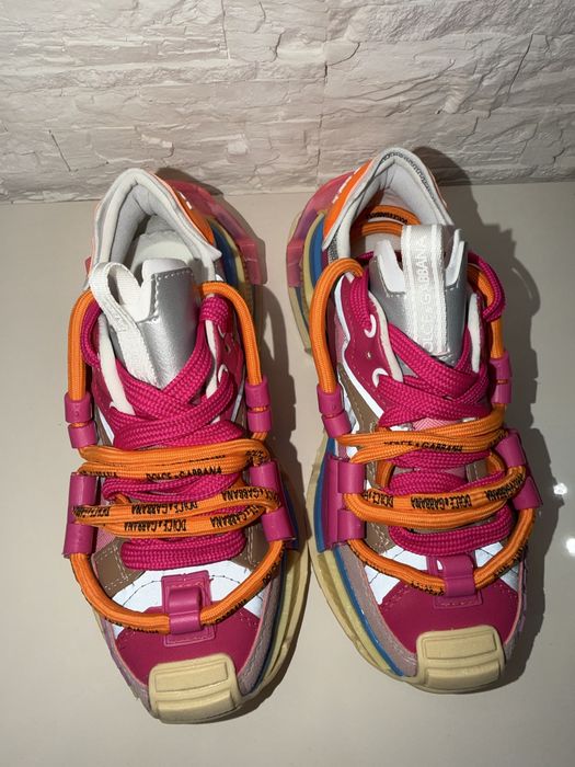 Dolche& Gabbana , New Balance  и дамски сетове