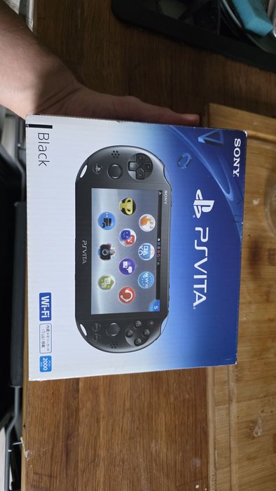 Playstation Vita 2000, Modat, 1500 jocuri, 10 in 1 + Cutie
