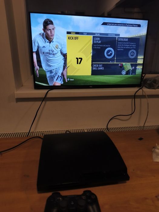 REDUCERE!! Sony PS3 PlayStation 3 cu joc FIFA și maneta originala
