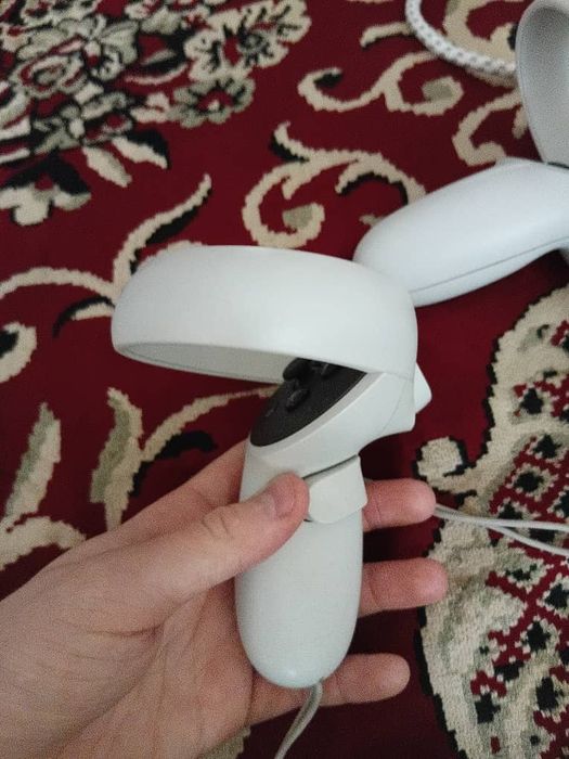 Продаю VR очки Oculus quest 2