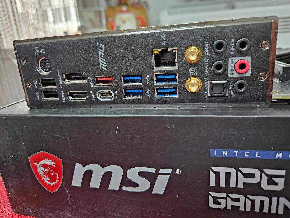 MSI MPG Z490 GAMING EDGE WIFI + Intel Core i5 10600K MB + CPU