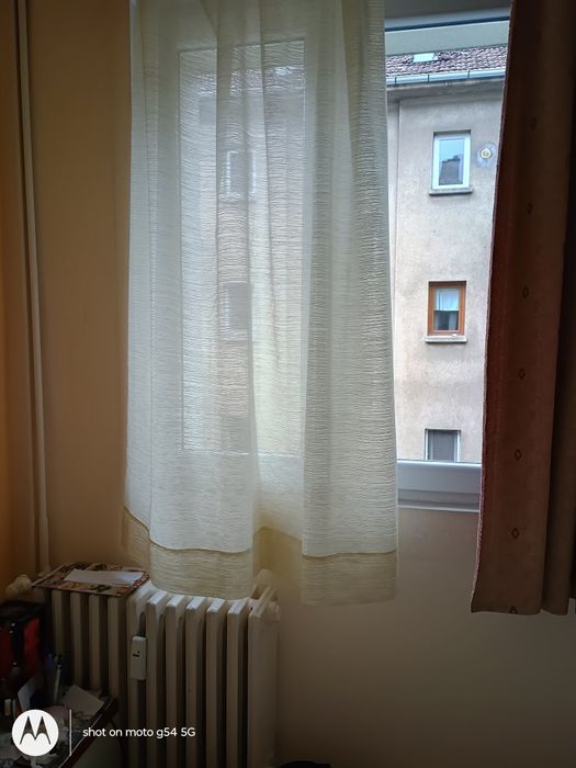 2 броя ушити тънки пердета, атрактивен кремав цвят. Да 190 см,Ш 160 см