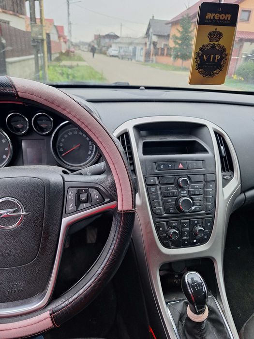 Opel astra din  2010