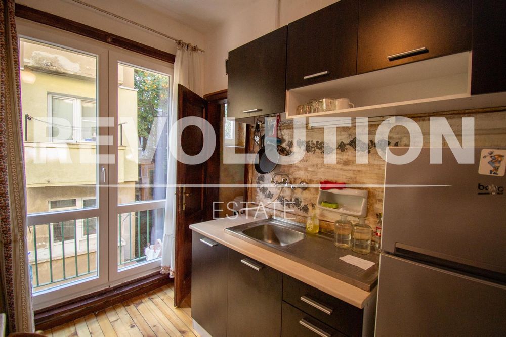 Дава се под наем Тристаен апартамент в София, Център - 90 кв.м за 1100 € - Снимка #2