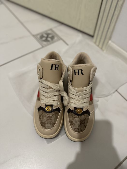 Кроссовки женские