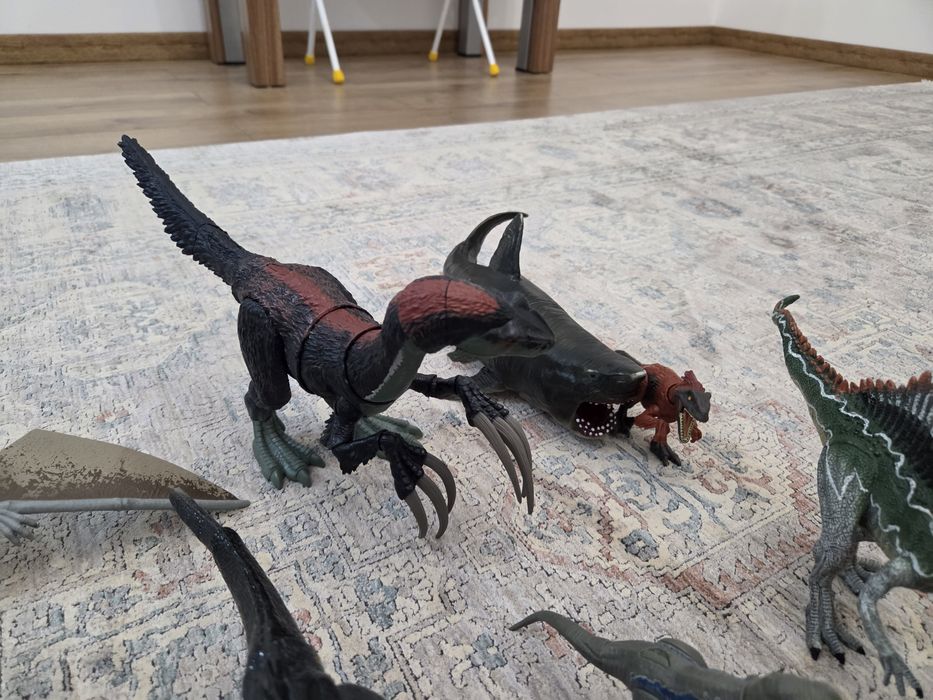 Продам динозавры-игрушки