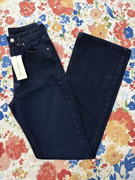 Сини изчистени дънки на марката Trendyol