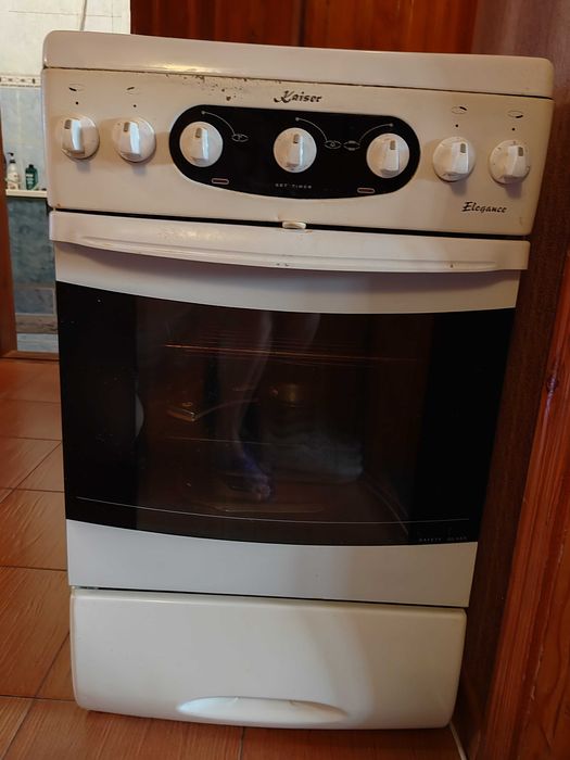 Продам электроплиту Kaiser