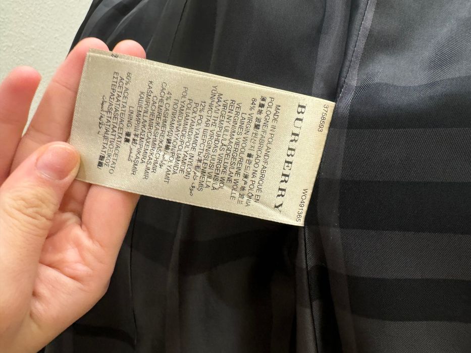 Серое пальто Burberry