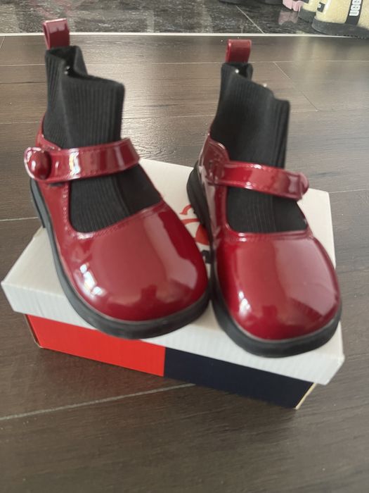 Ghetute fetite elegante marimea 25