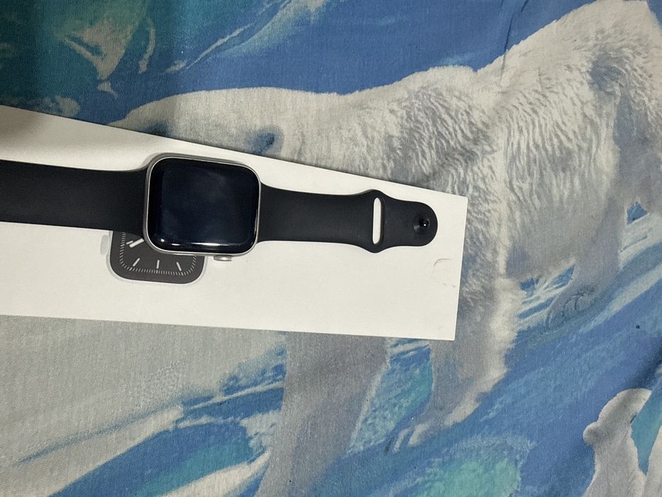 Продам Apple Watch 5