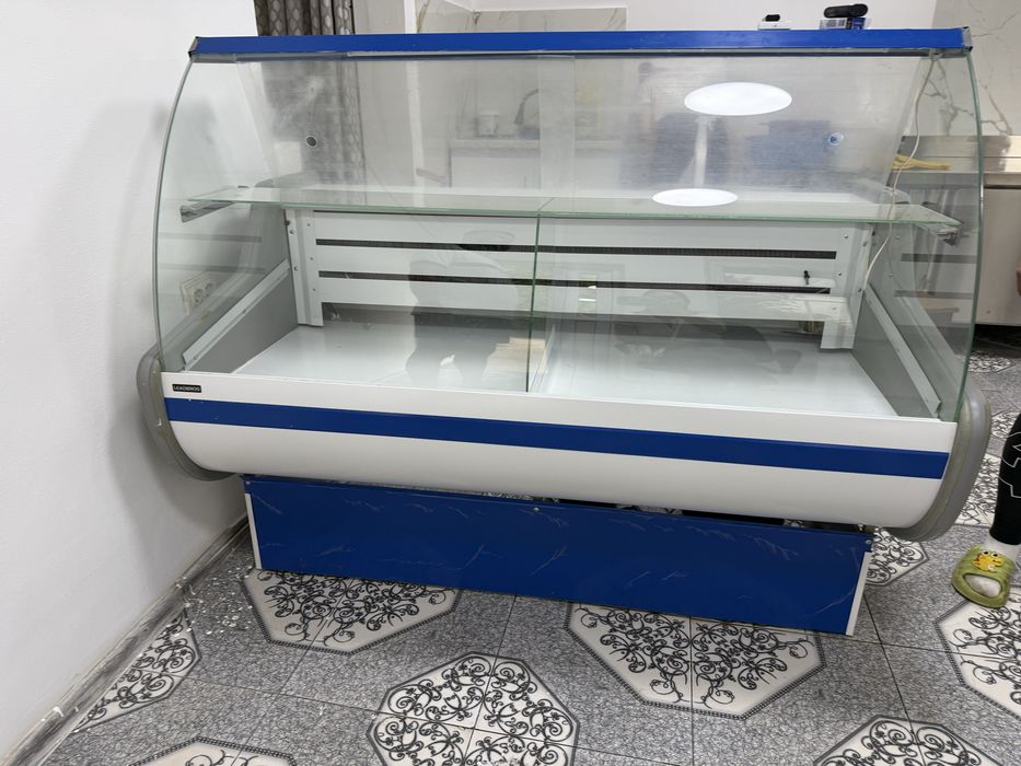Витринный холодильник