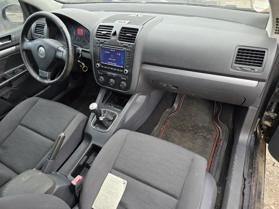 Продавам голф 5 1.9 105кс бхе на части