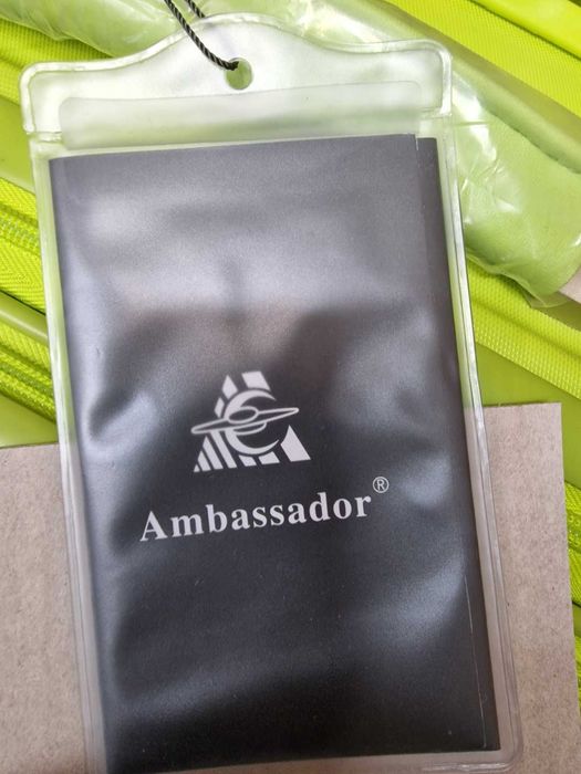 Чемодан оригинал фирма Ambassador Green