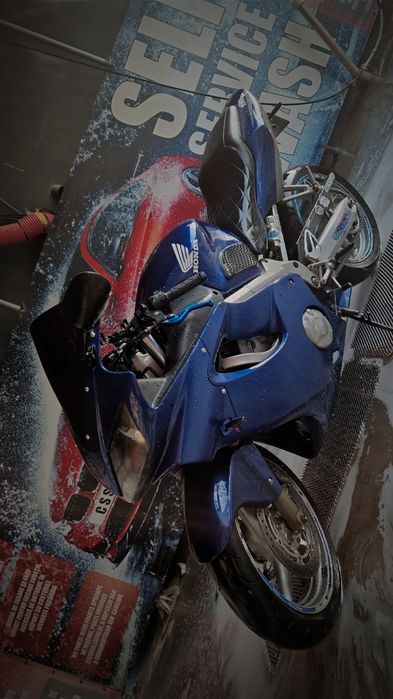 Schimb honda CBRf4i 35kv A2  tot cu motocicleta  plus diferența din partea mea