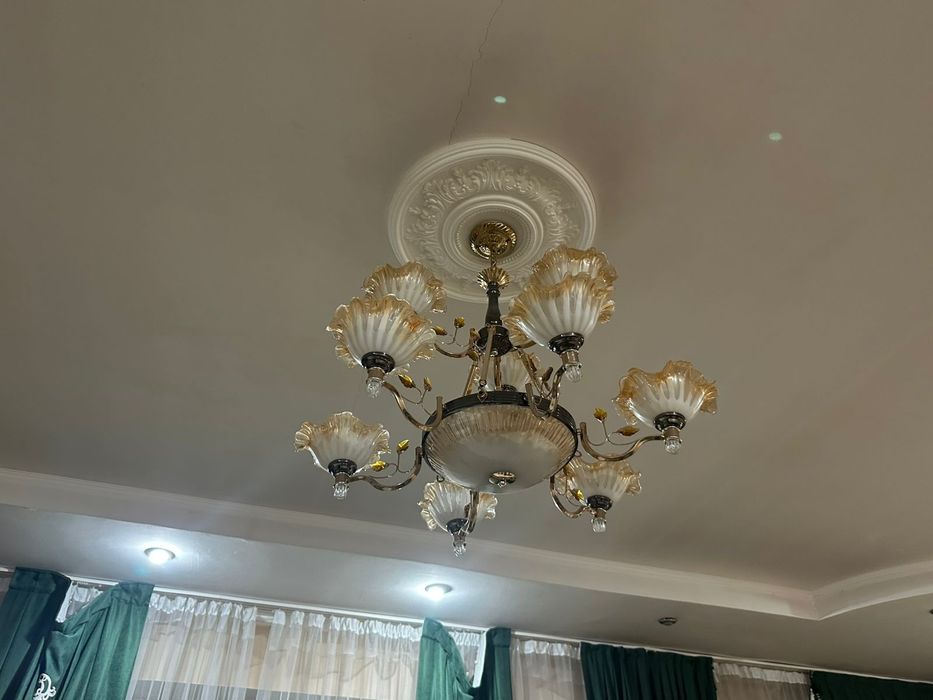 Продам люстру срочно