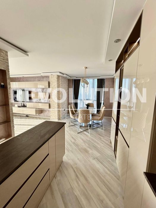 Дава се под наем Двустаен апартамент в Варна, Бриз - 130 кв.м за 1396.38 € - Снимка #1