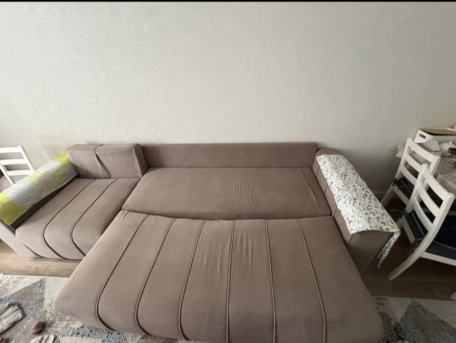 Диван 3.10 срочно за 60.000 возможен торг.