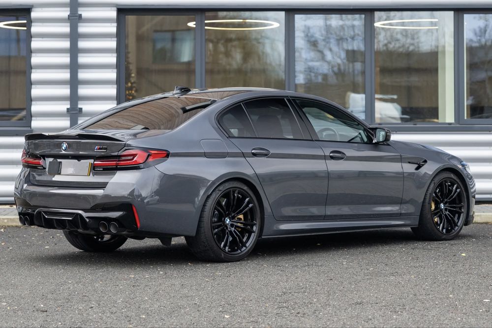 Бмв Г30 Г31 Оребрен Дифузьор / Добавка за задна броня BMW G30 G31