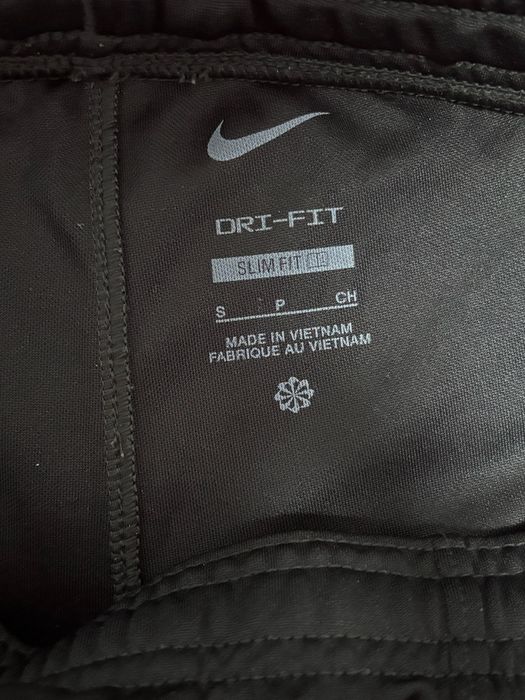 pantaloni scurti nike dri-fit negri