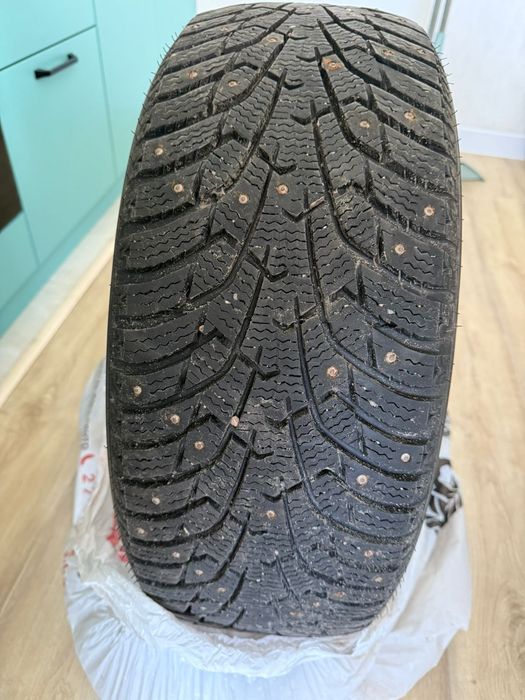 Продам зимние шины максис 2шт