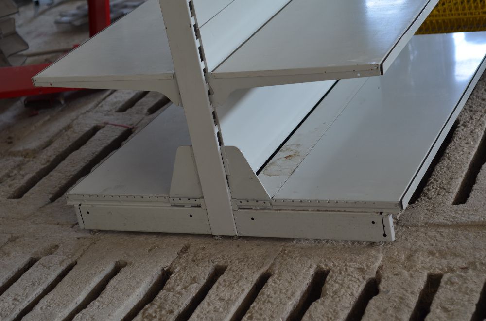 Метални стелажи тип гондола и крайстенни стелажи