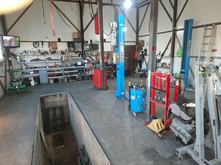 De inchiriat garaj service auto