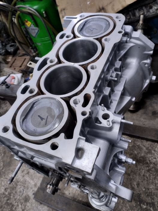 Продам двигатель 2 AZ