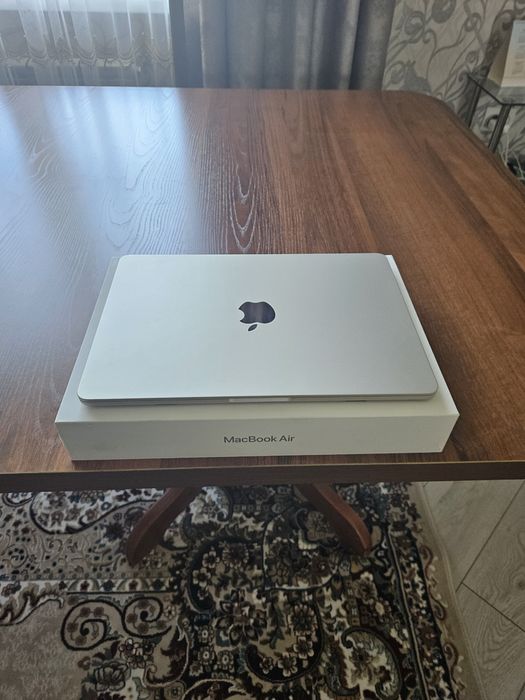Macbook air M3 13д