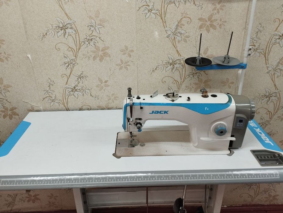 Jack F4 швейная машина