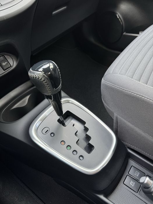 Toyota Yaris 2019 garantie 2030 1.5 VVT-I Hybrid Automat CVT 80.000KM achizionat de nou din reprezentanta toyota