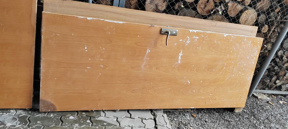 Двери б/у уличные и межкомнатные