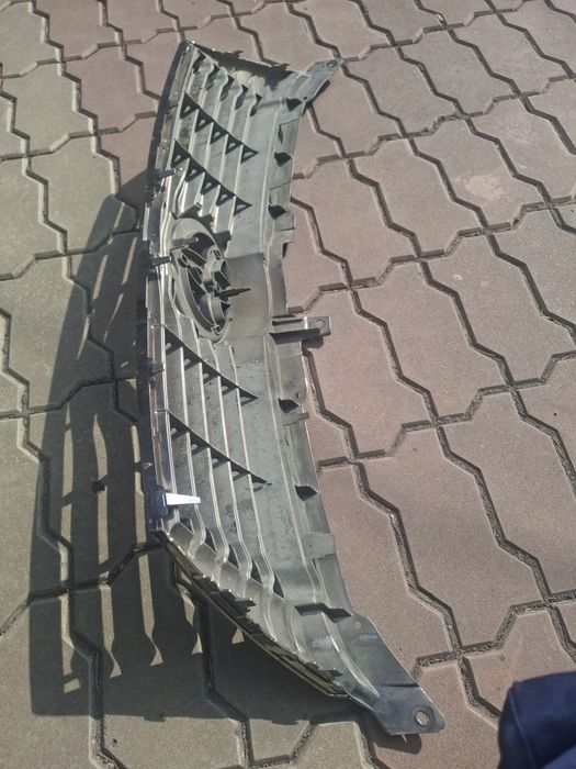 Продам решётку камри 50