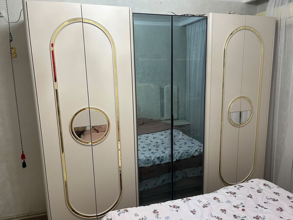 Продам спальный гарнитур