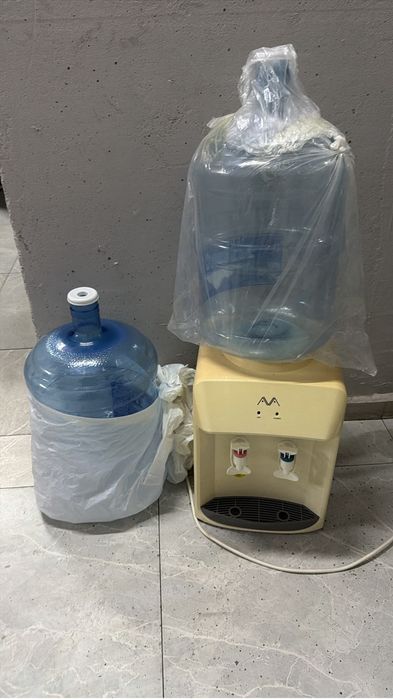 Диспенсер воды и бутыли