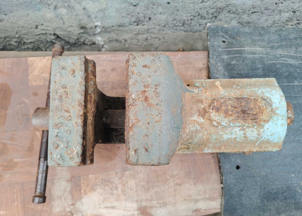 Тиски советские тяжёлые