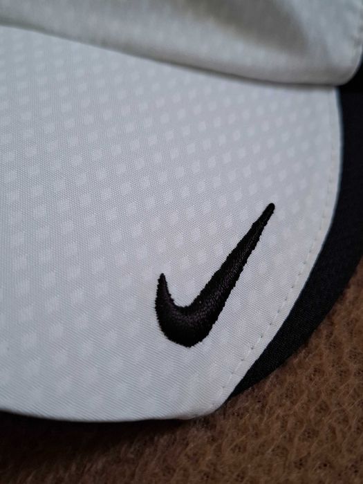 Бяла шапка с козирка Найк/ Nike, един размер, чисто нова