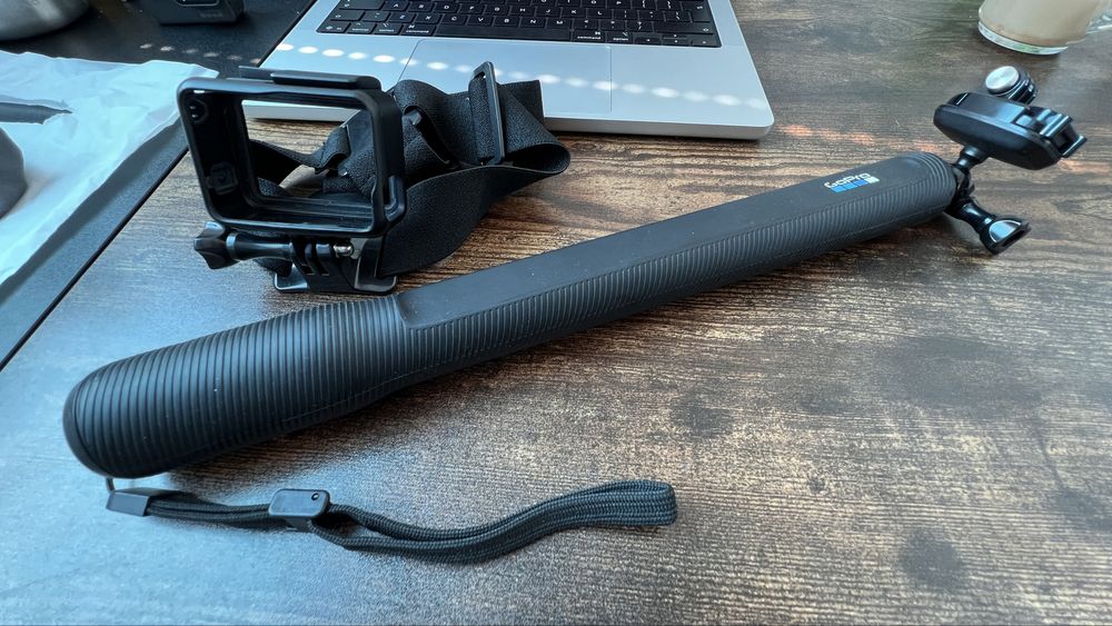 Екшън камера GoPro Hero 5 +селфи стик и крепление за глава