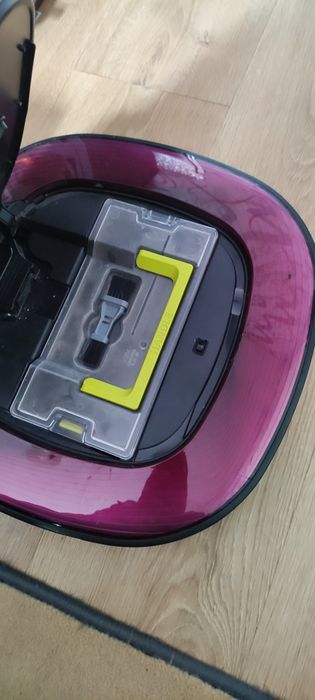 LG HOM-BOT прахосмукачка