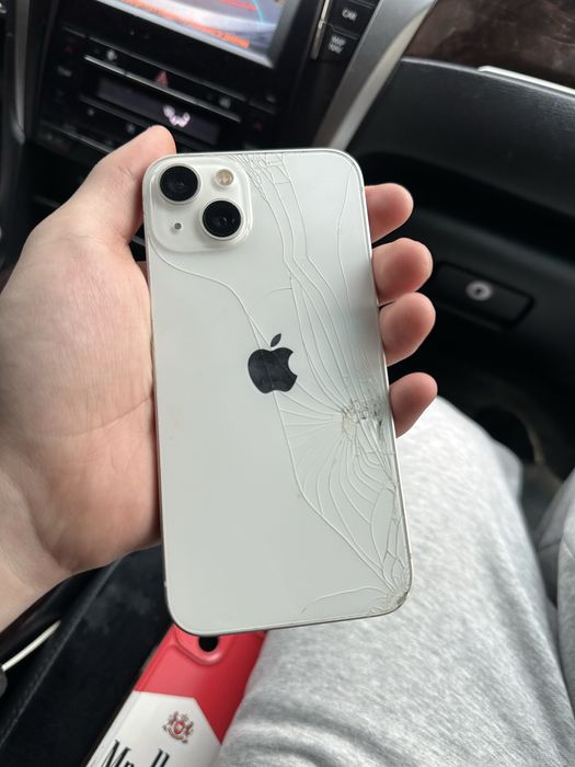 iPhone 13 телефон