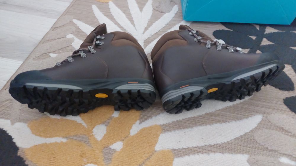 Vând bocanci Scarpa