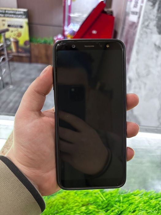 Продам Самсунг j8.