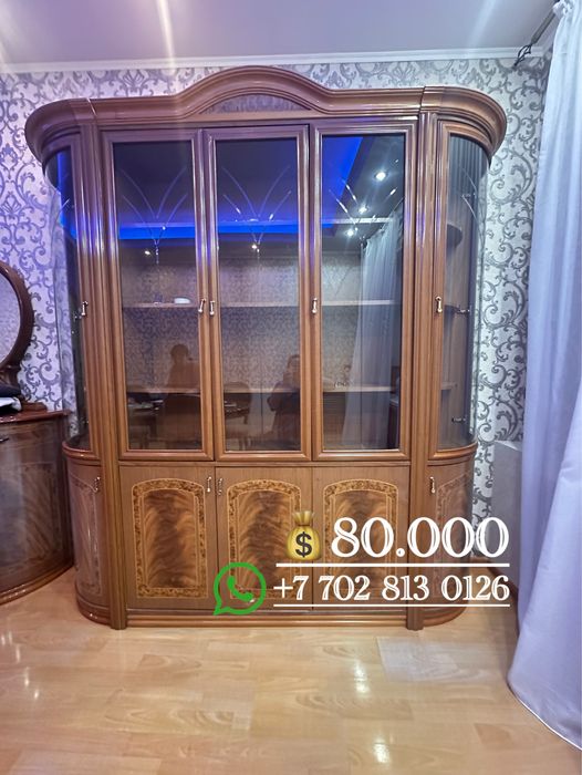 Продаю Кухня Стенка  Стол и стулья