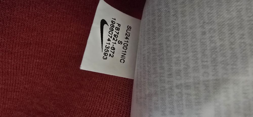 Nike tech mărimea s rosu